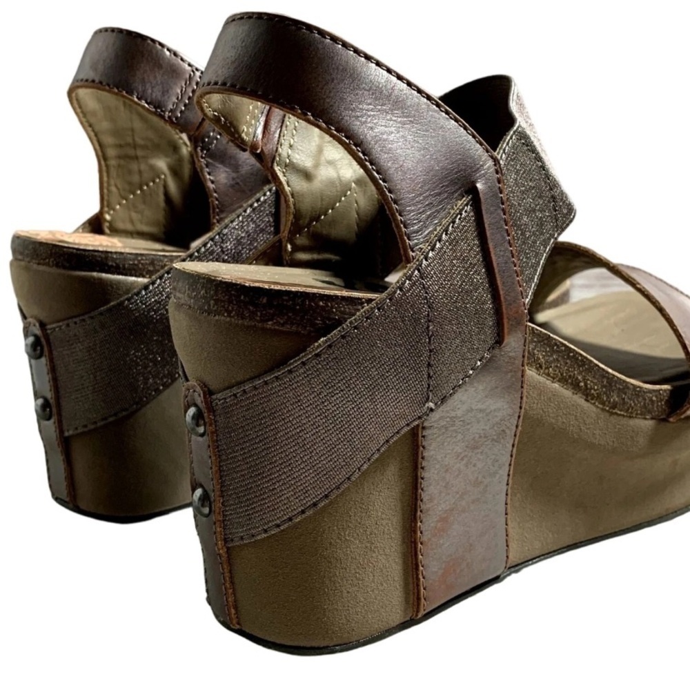 OTBT,Bushnell Wedge Sandals Womens 
Metallic Bronze Beige Leather,GUC,Size 7.5 - Picture 9 of 13